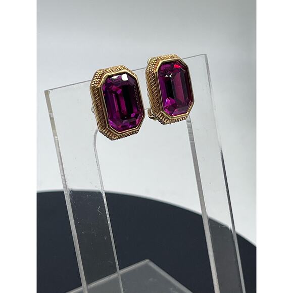 Swarovski Swan Small Signed Fuchsia Pink Crystal Rectangular Clip on Earrings - Picture 4 of 16